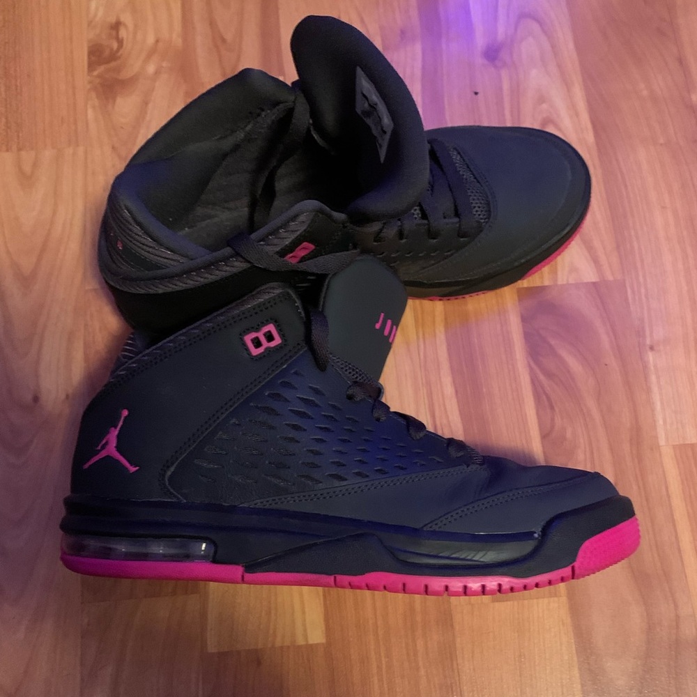 Women’s Pink & Black Air Jordan’s Size 7